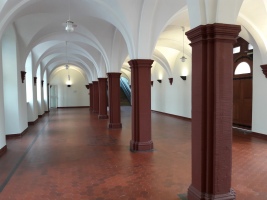 Säulenhalle-Durchgang-Haus-C